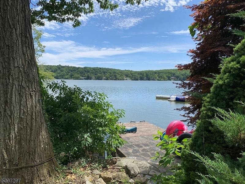 1st image of 2114 Lakeside Dr W