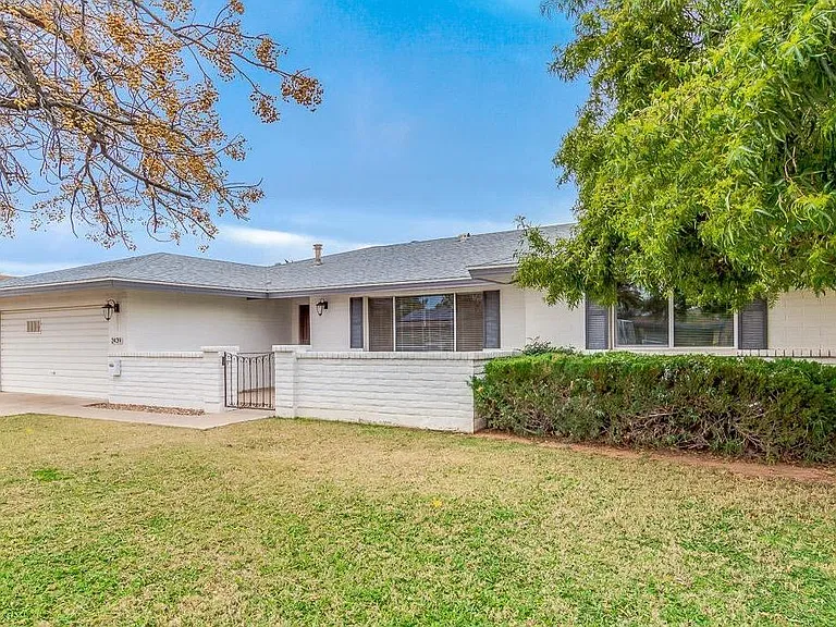 2439 E Del Rio Dr — Photo 36
