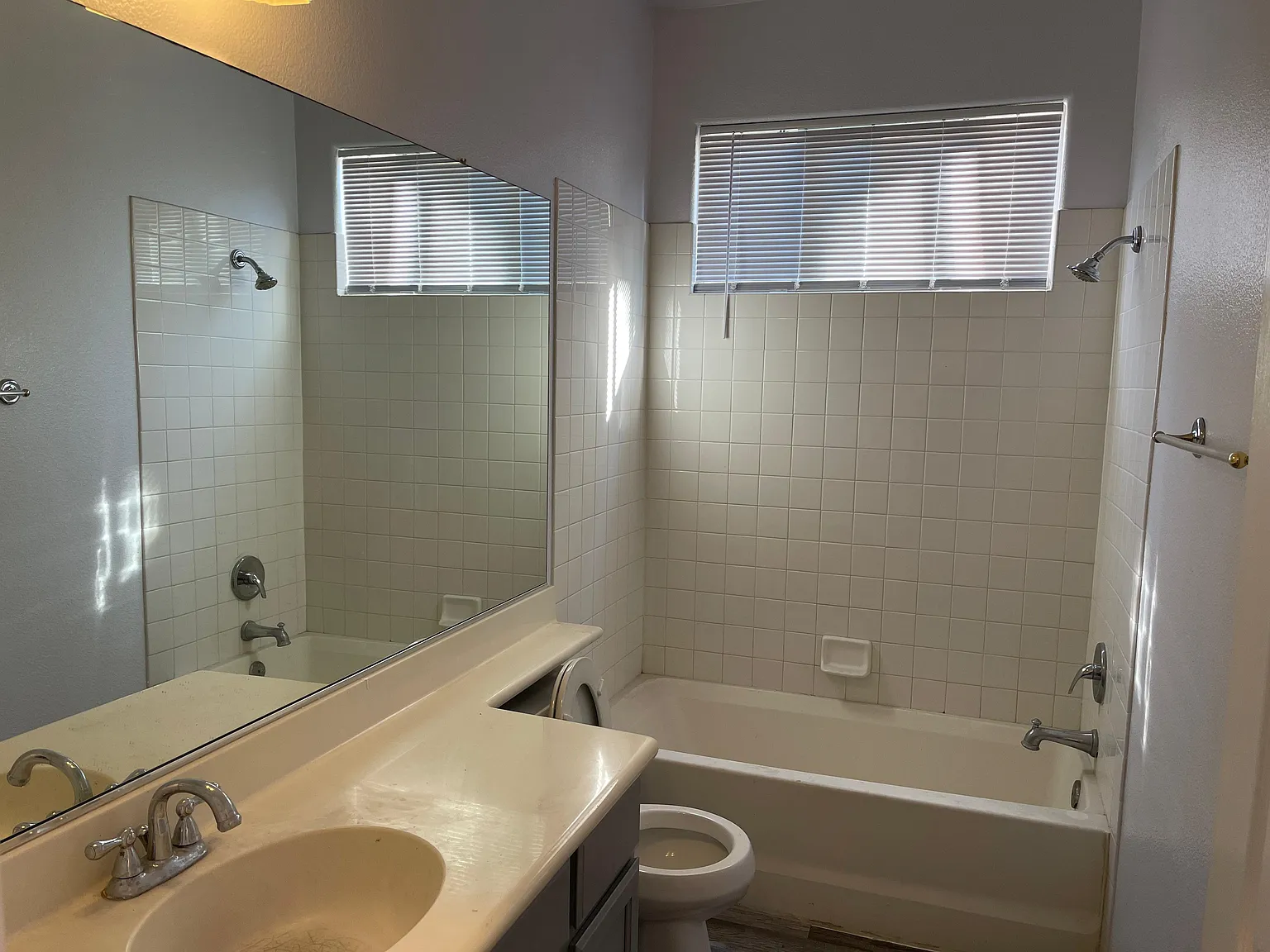 5 bed, 2738 sqft, $3,495 — Photo 4