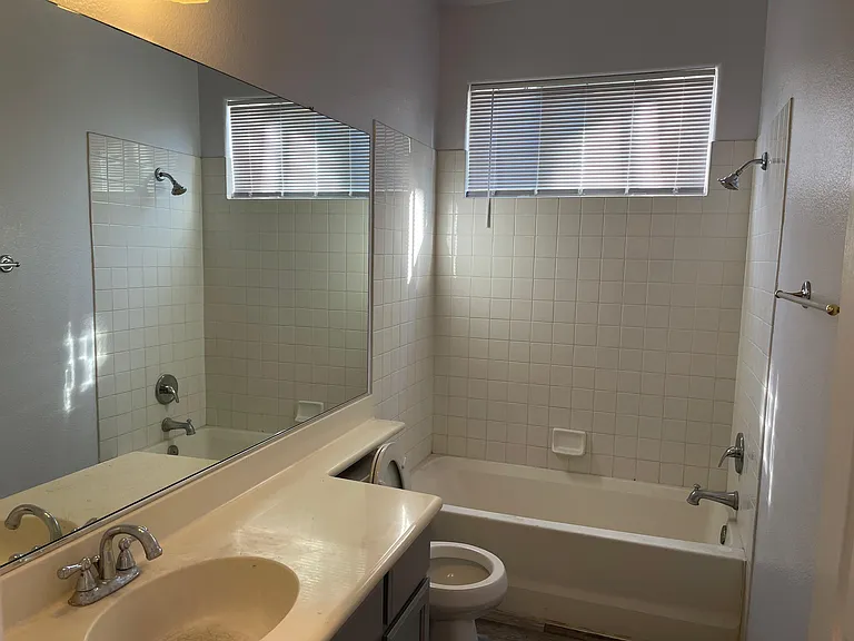 850 Saffron Dr — Photo 4