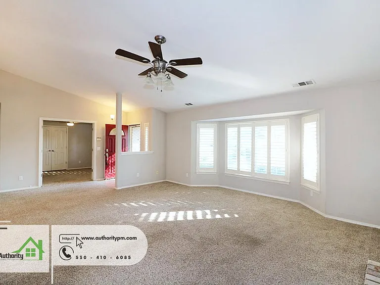 2378 Castlewood Dr — Photo 7