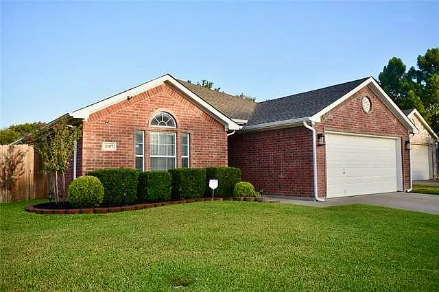 3407 Autumn View Dr — Photo 1