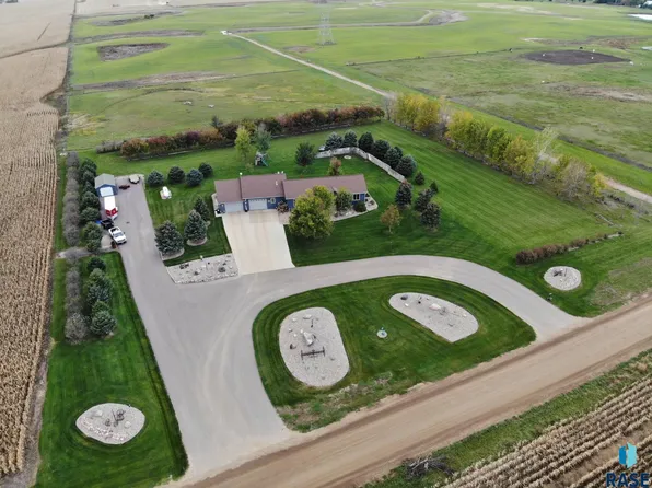 27247 473rd Ave, Harrisburg, SD 57032