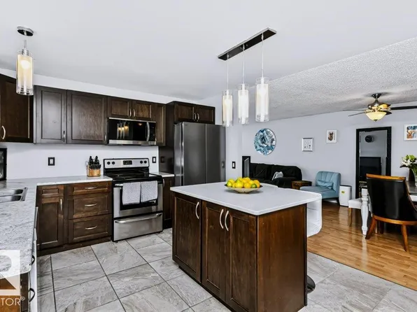 18431 95a Ave NW, Edmonton, AB T5T 3V7