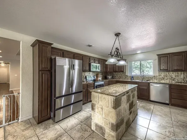 108 Buttermilk, Floresville, TX 78114