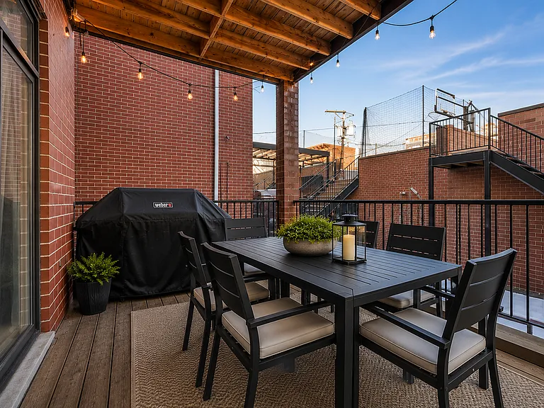 1214 W Fletcher St #11 — Photo 24
