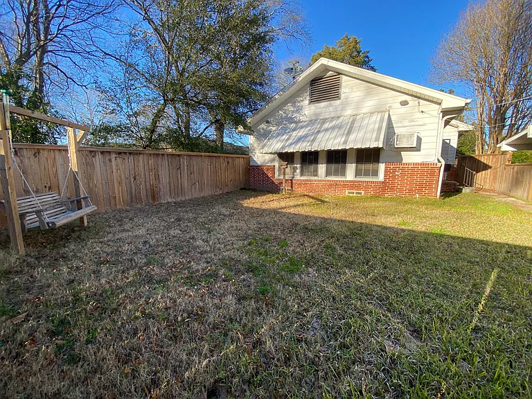 1629 W Broad St — Photo 13
