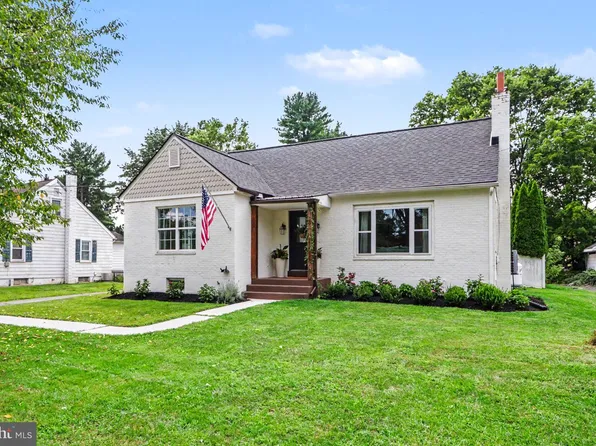 18 Sinclair Rd, Mechanicsburg, PA 17055