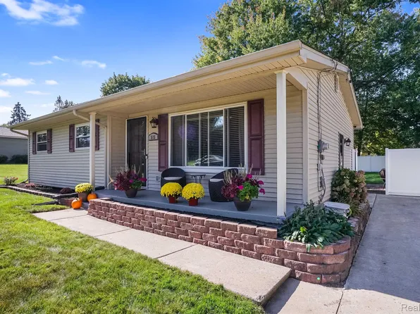 515 Bush St, Linden, MI 48451