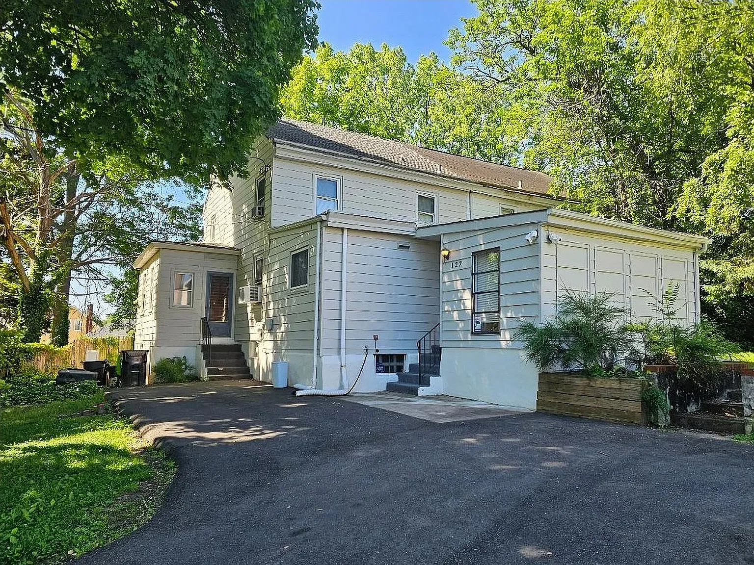 127 Hazelhurst Ave — Photo 2
