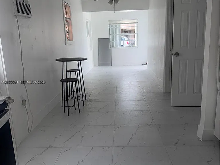 713 NW 4th St — Photo 3