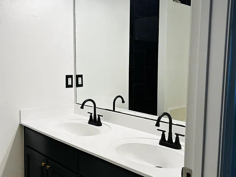 7933 Rex Hill Trl — Photo 11