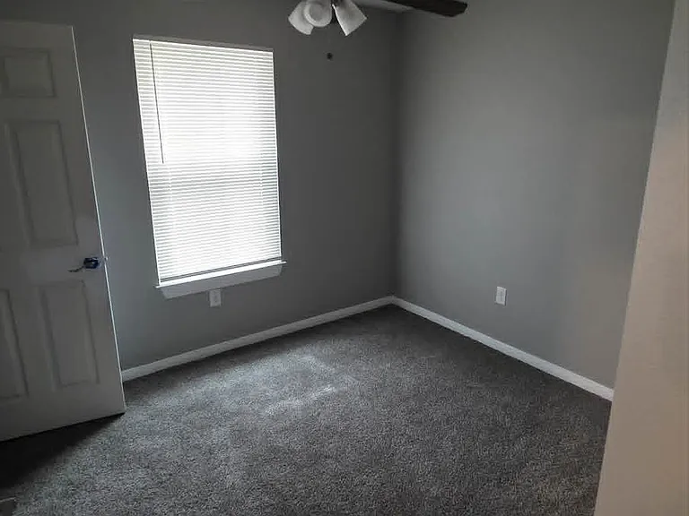 509 S Trinity St — Photo 12