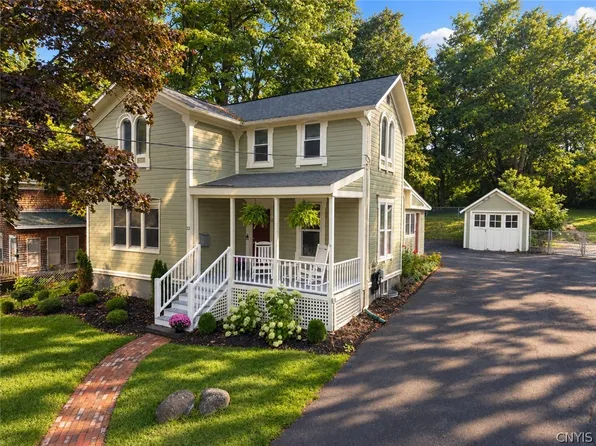 52 North St, Marcellus, NY 13108