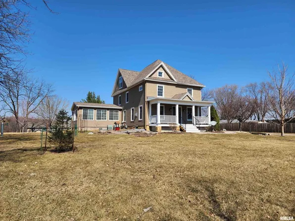 2708 E 46th St, Davenport, IA 52807