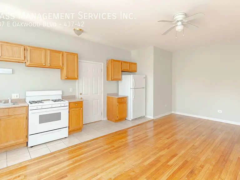 427-39 E Oakwood Blvd — Photo 27
