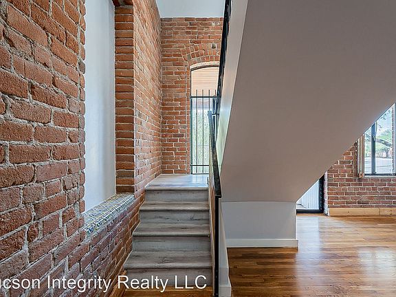 4th image of 700 N 7th Ave #11547392