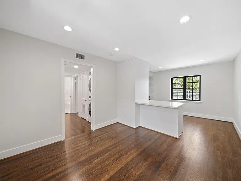520 Lovett Blvd #2D — Photo 6
