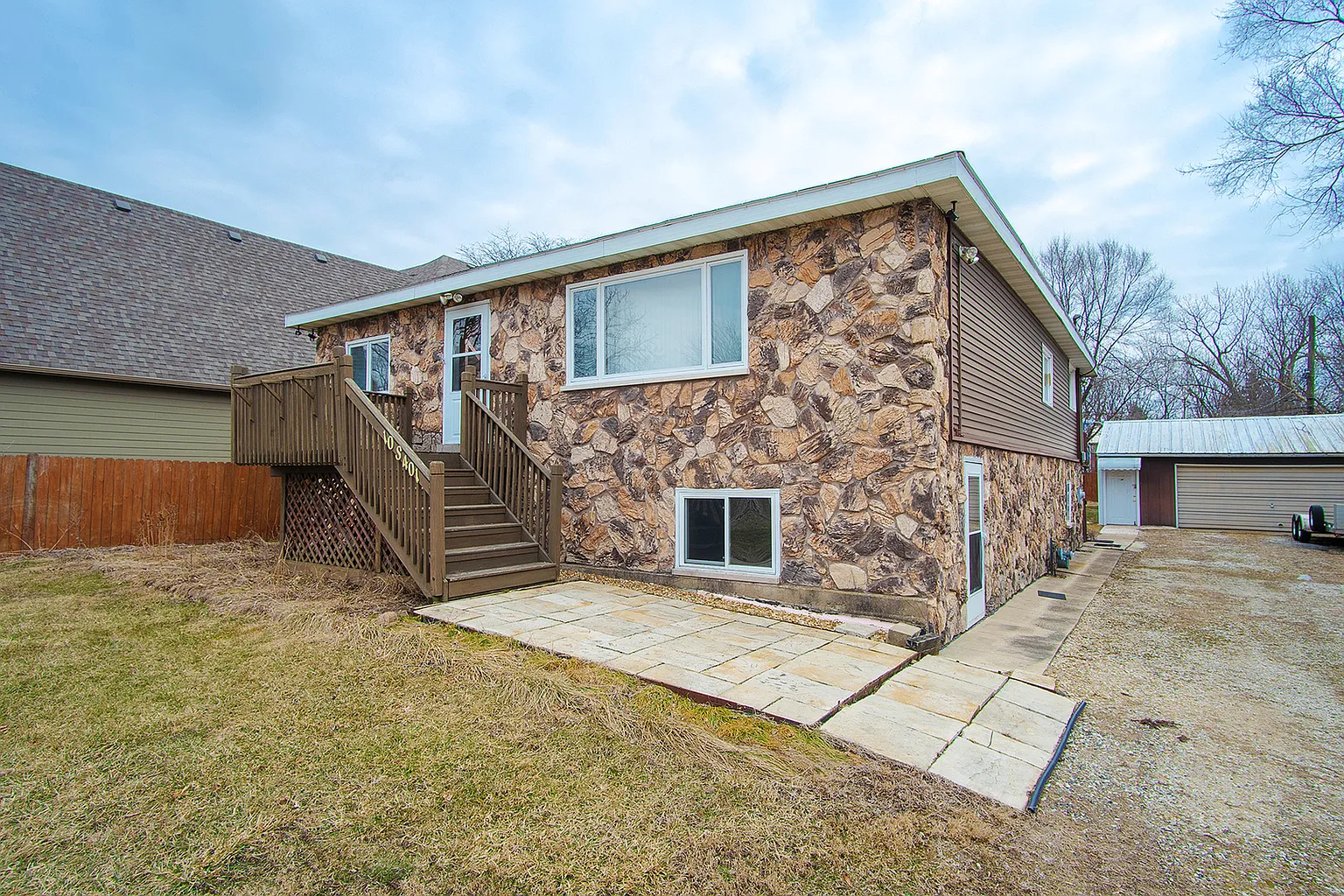10S401 Ruth Dr photo 1