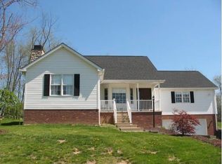 505 Scanga Dr, Lower Burrell, PA 15068