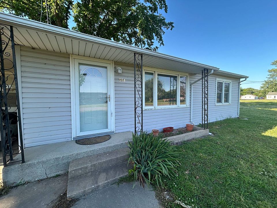 1st image of 304 E 8th St
