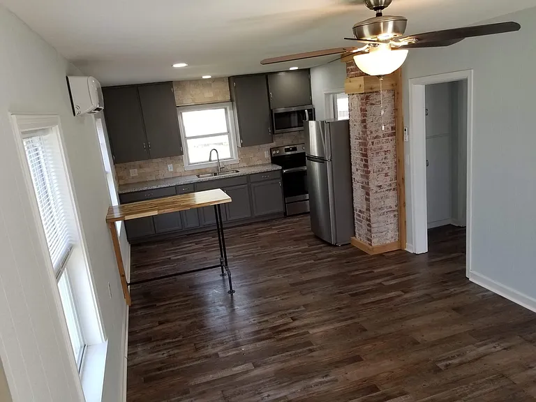 328 Residence St — Photo 4