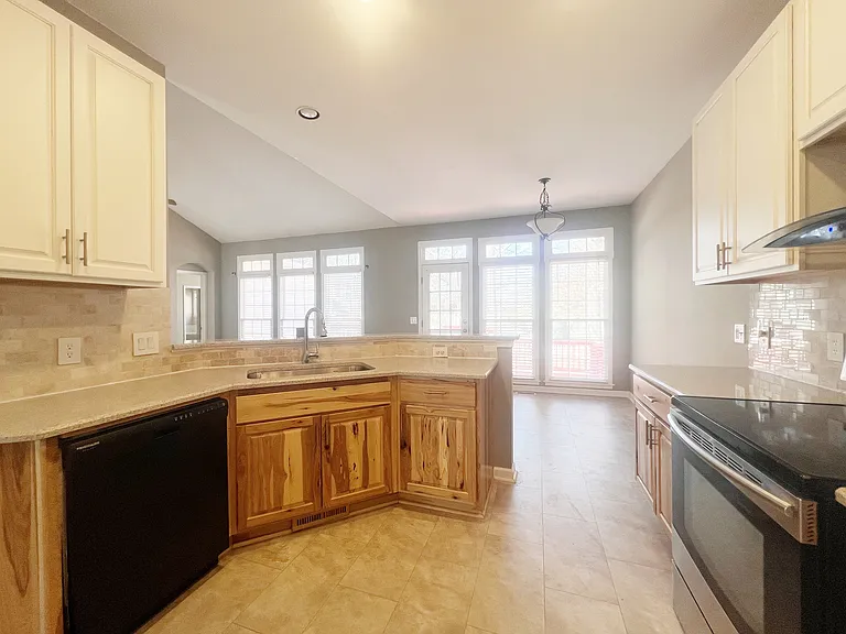 206 Hyde Park Ln — Photo 14