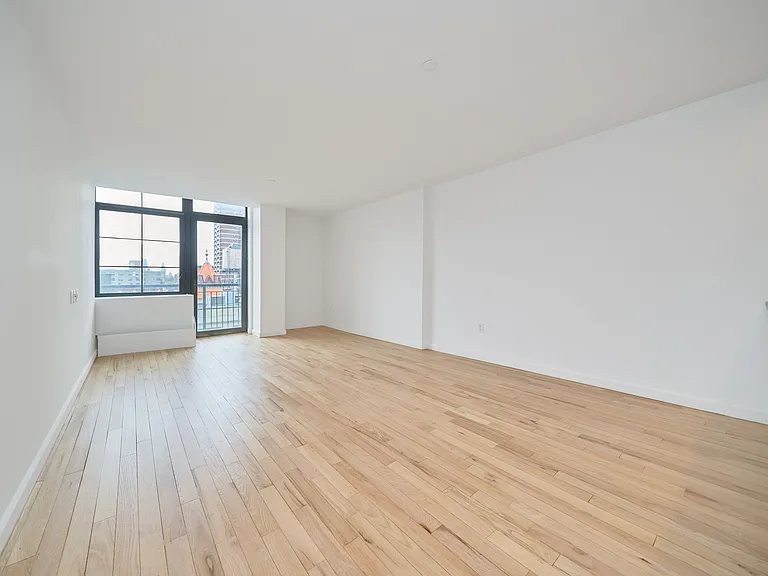 2211 3rd Ave #10-E — Photo 3
