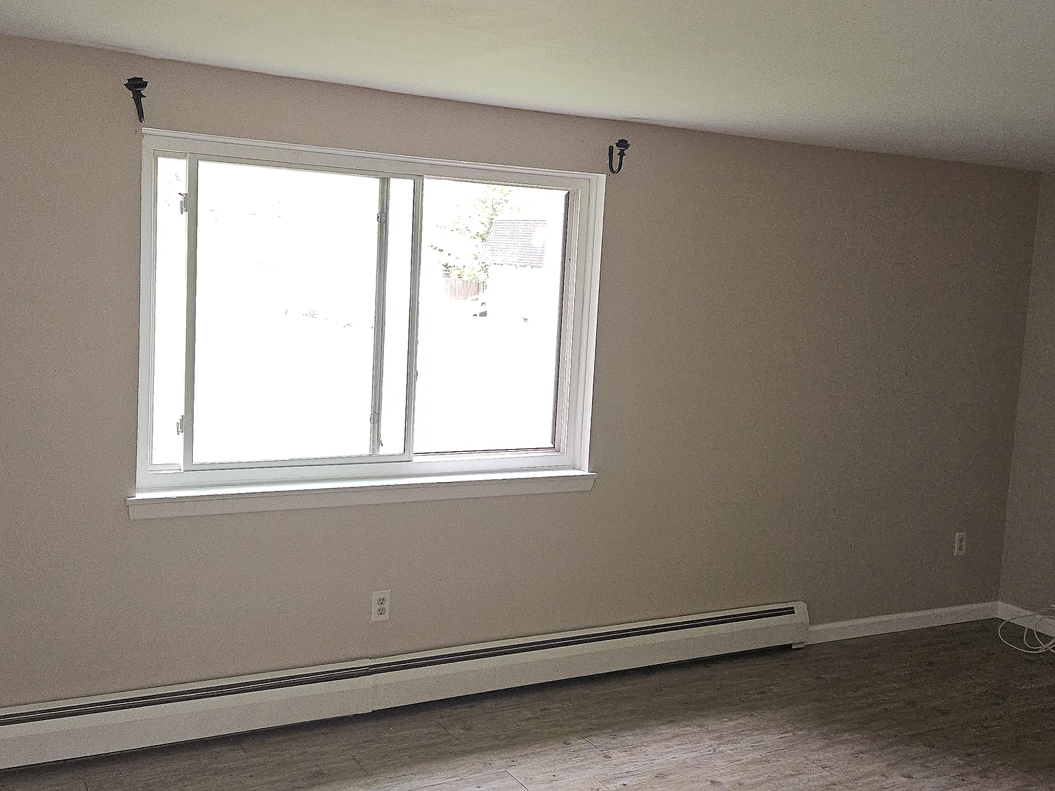 176 Robert Dr — Photo 2