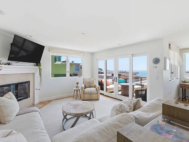 225 36th Pl — Photo 3