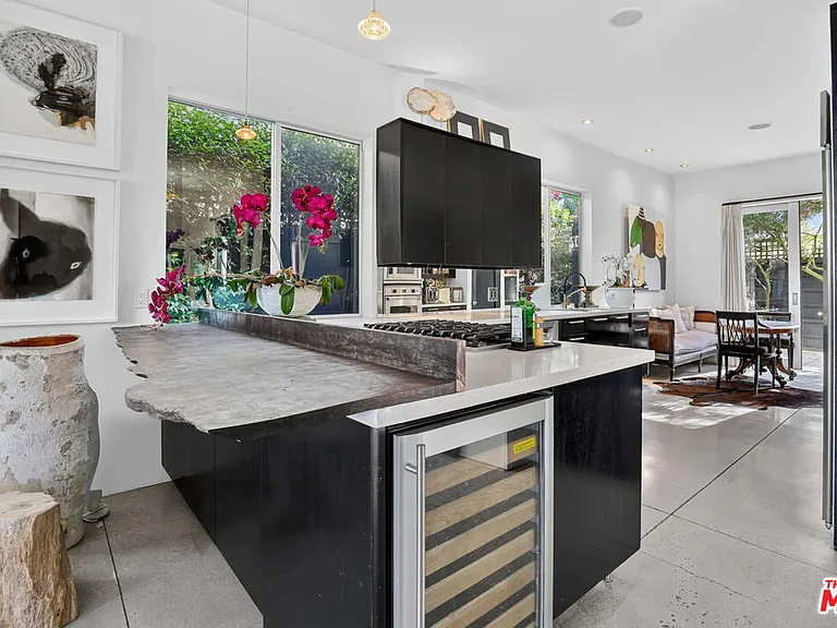 2425 Clement Ave — Photo 14