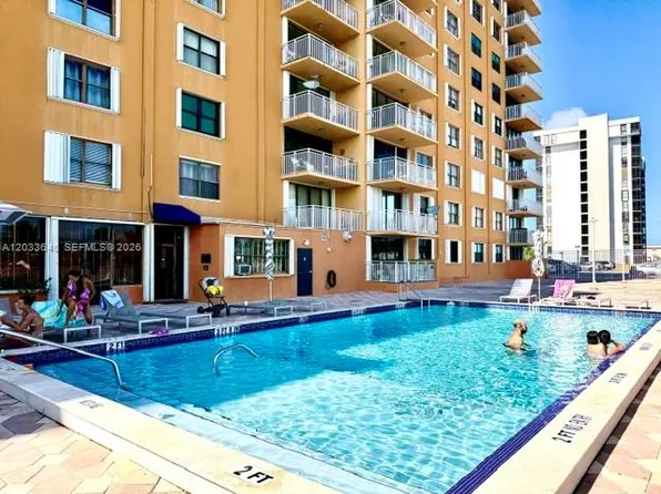 2450 NE 135th St APT 704, North Miami, FL 33181