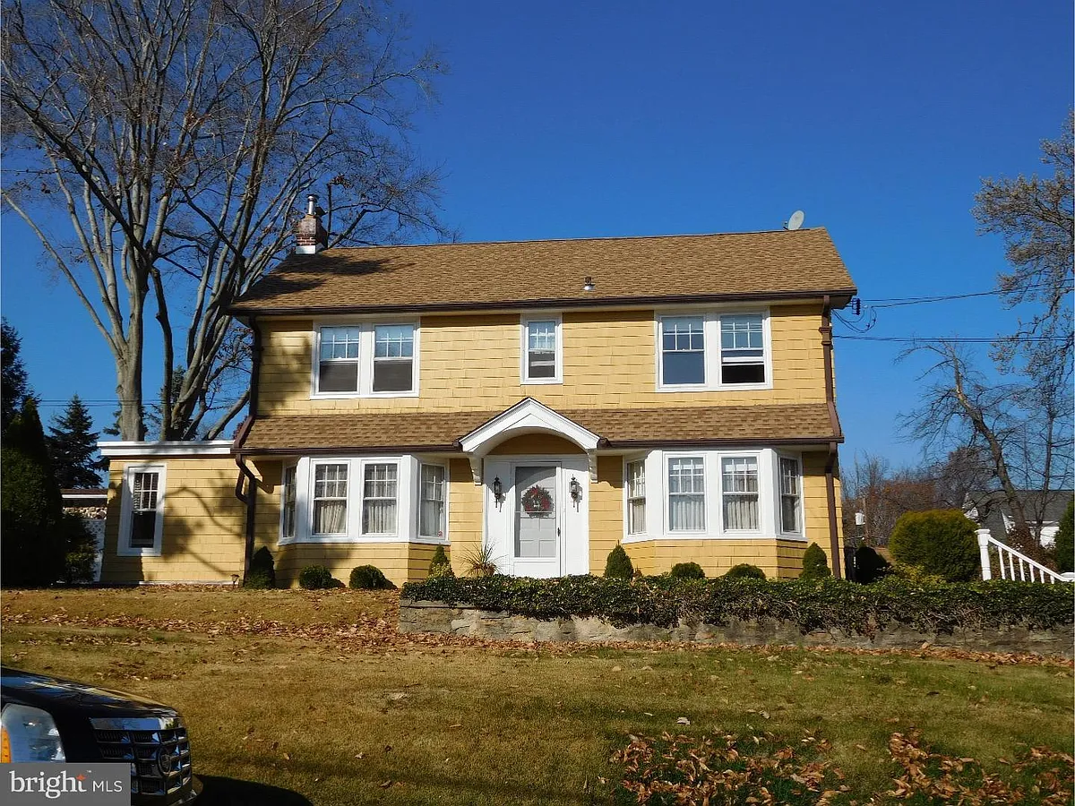 Building Photo - 319 Simms St #2