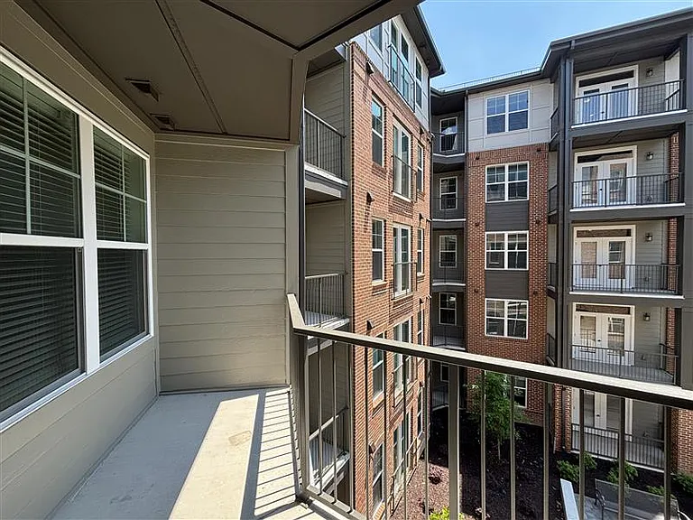 District on the Etowah Apartments — Photo 670