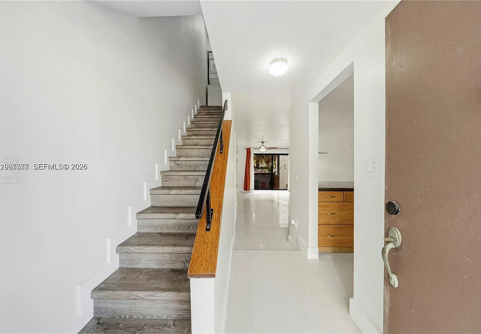 River Club Townhouse Cond — Photo 4