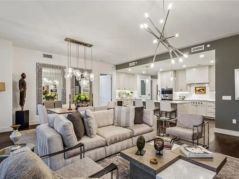 2520 Peachtree Rd #602 — Photo 3