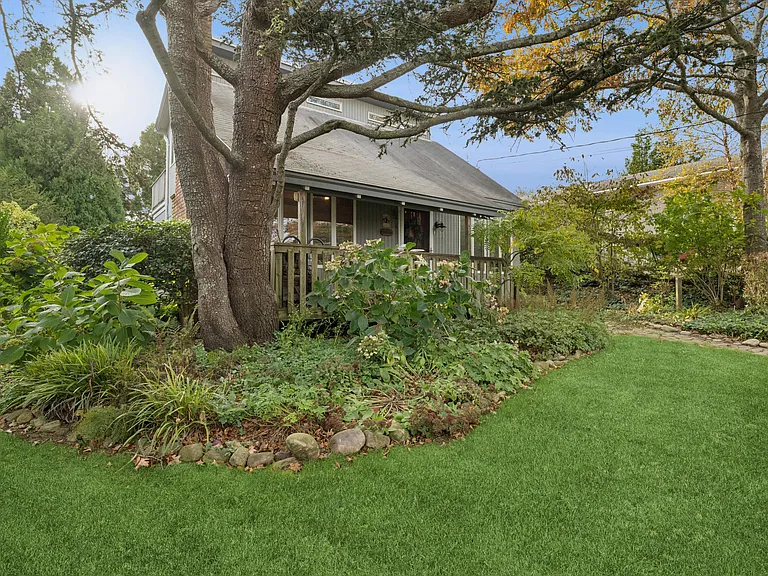 22 Flagg Ave — Photo 2
