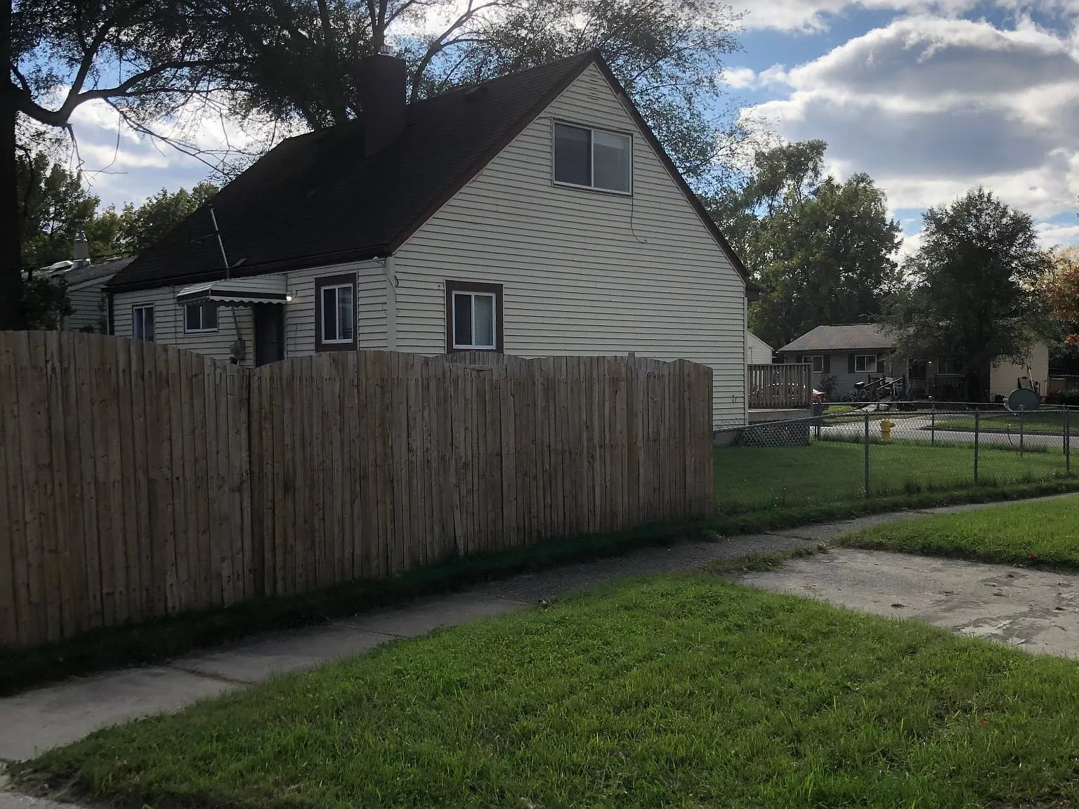 1192 Rambling Rd — Photo 3