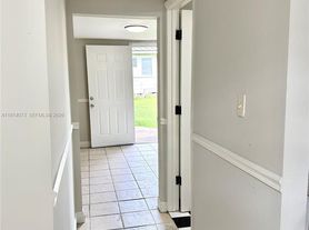 1350 SW 13th St, Miami, FL