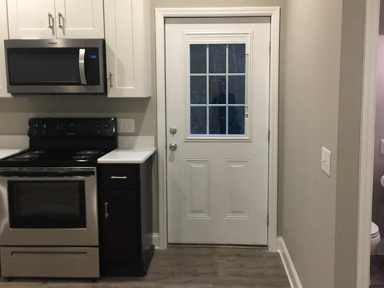 655 N East End Rd #B — Photo 4
