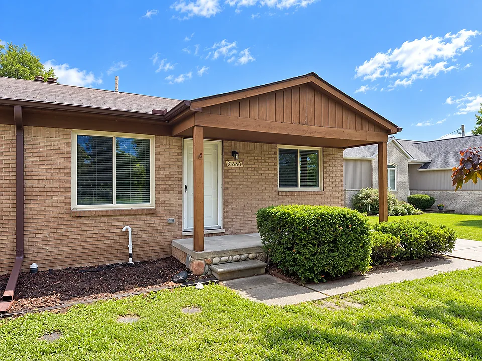 31660 Fraser Dr