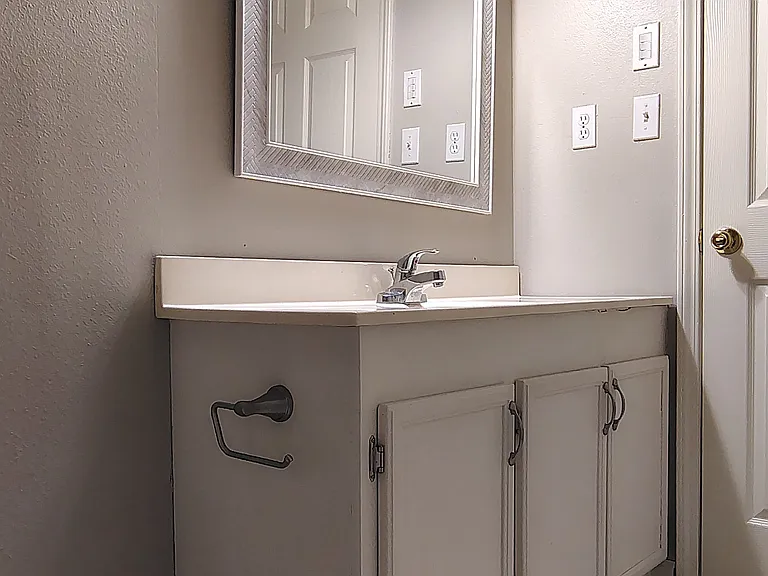 304 Leo Dr — Photo 12