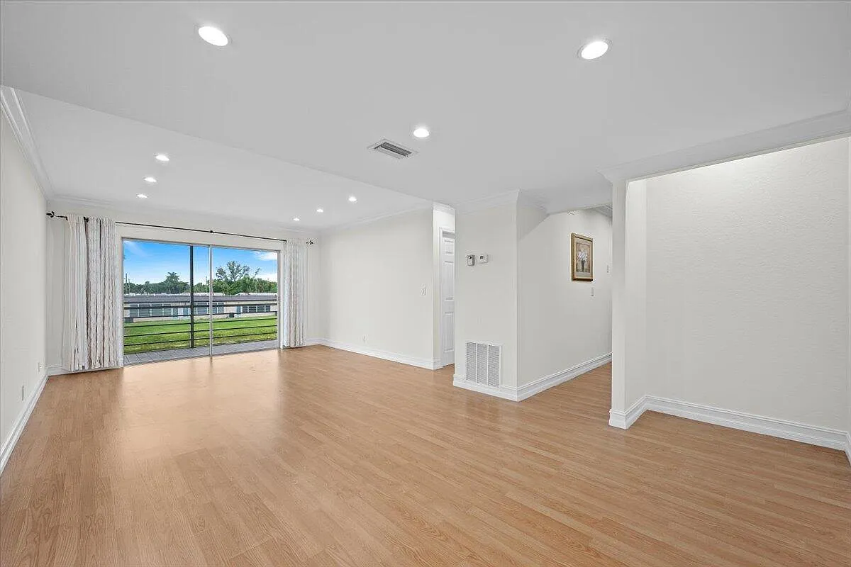 2 bed, 2.0 bath, 888 sqft, $2,000 — Photo 1