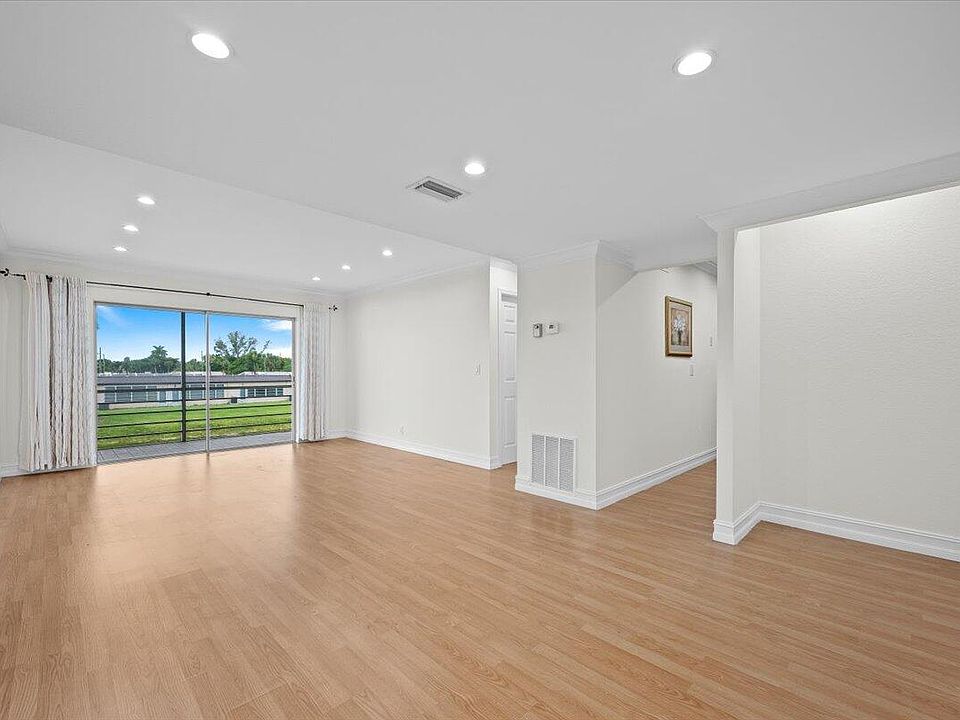 1st image of 190 Lake Evelyn Dr #190