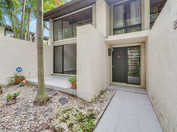 2nd image of 19420 NE 26th Avenue #121c