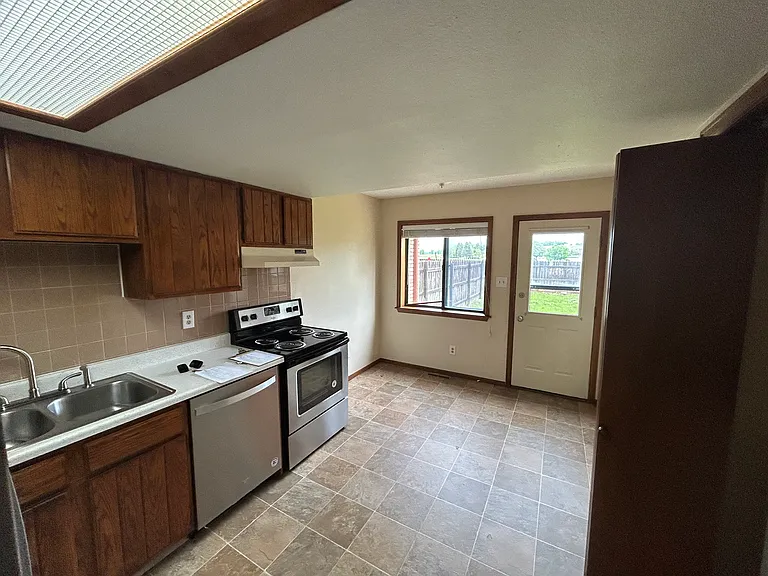 1224 Parker Dr — Photo 6