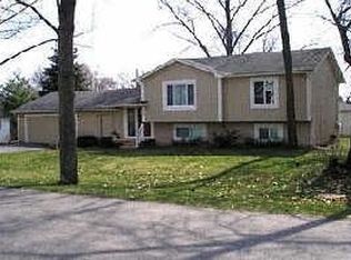725 Polvadera St, Commerce Township, MI 48382