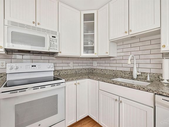 5th image of 83 Twin Lakes Dr #83