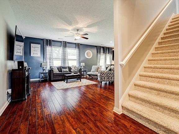 3rd image of 2100 Meadowhill Ln