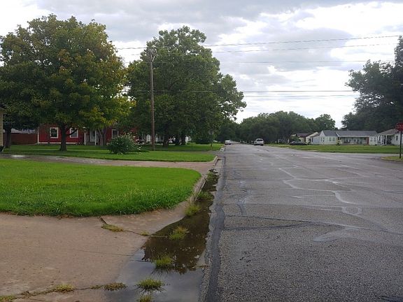 4th image of 808 E Claflin Ave